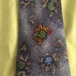 Vintage tie beaded by LolaRosa; are you daring?